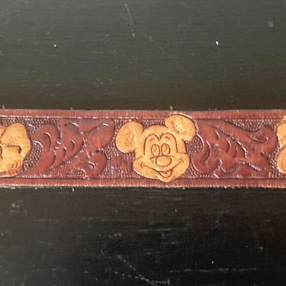 Vintage Disney Embossed Leather Belt With Characters - 28" Long 1" Wide - Picture 8 of 11